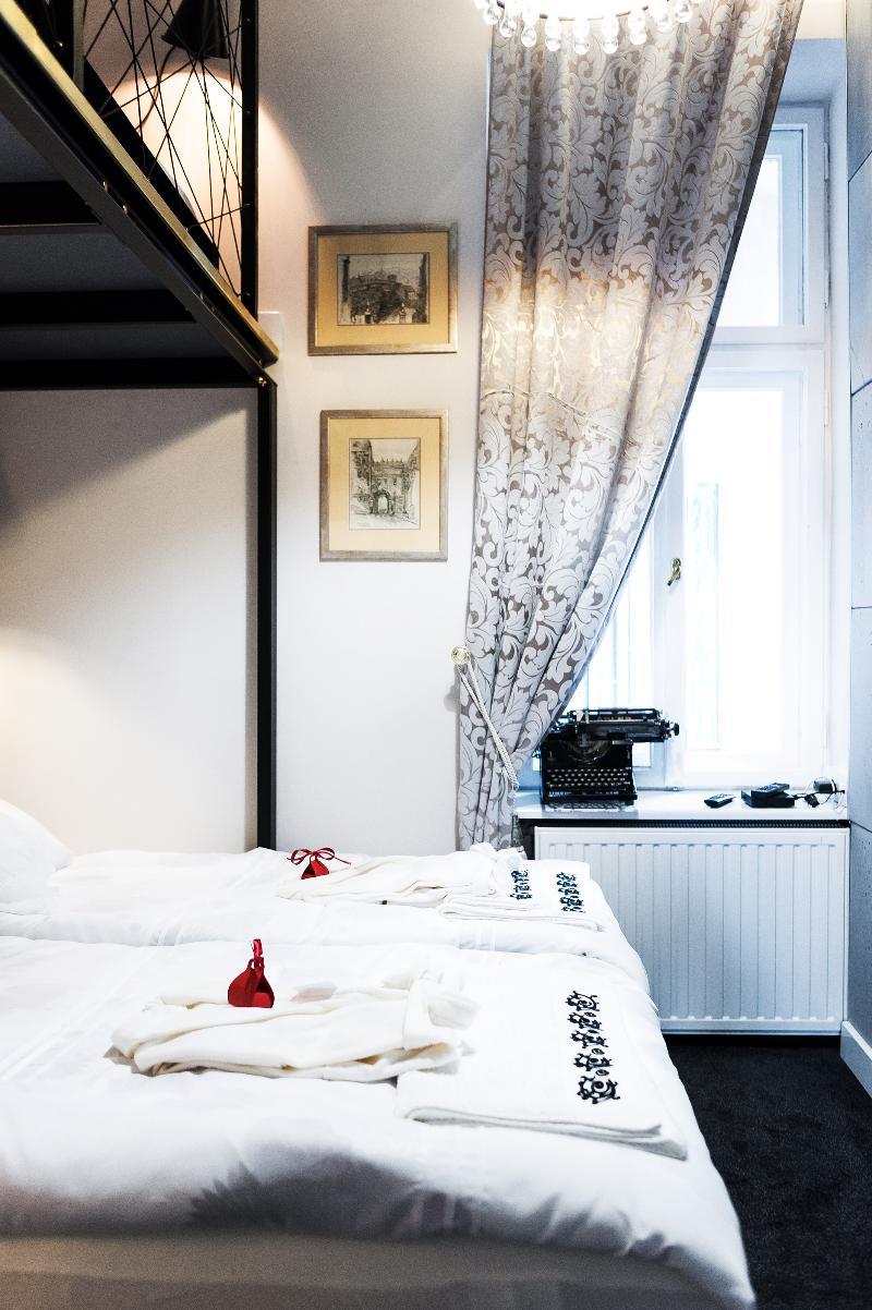 Home Far From Home Krakow Bagian luar foto