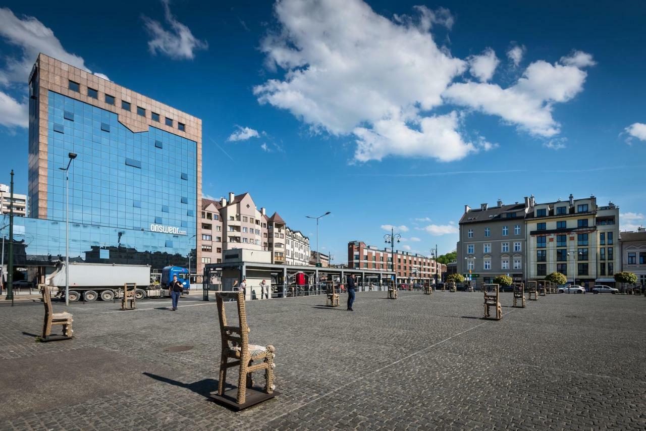 Home Far From Home Krakow Bagian luar foto